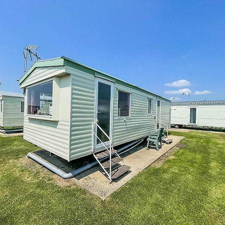 Hotel 6 Berth Caravan For Hire At Martello Beach Holiday Park In Essex Ref 29017Y Clacton-on-Sea Exterior foto