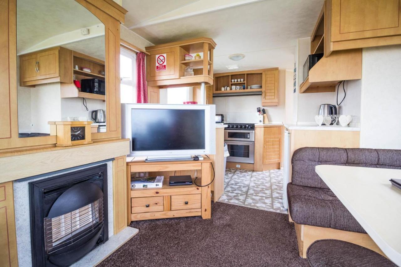 Hotel 6 Berth Caravan For Hire At Martello Beach Holiday Park In Essex Ref 29017Y Clacton-on-Sea Exterior foto