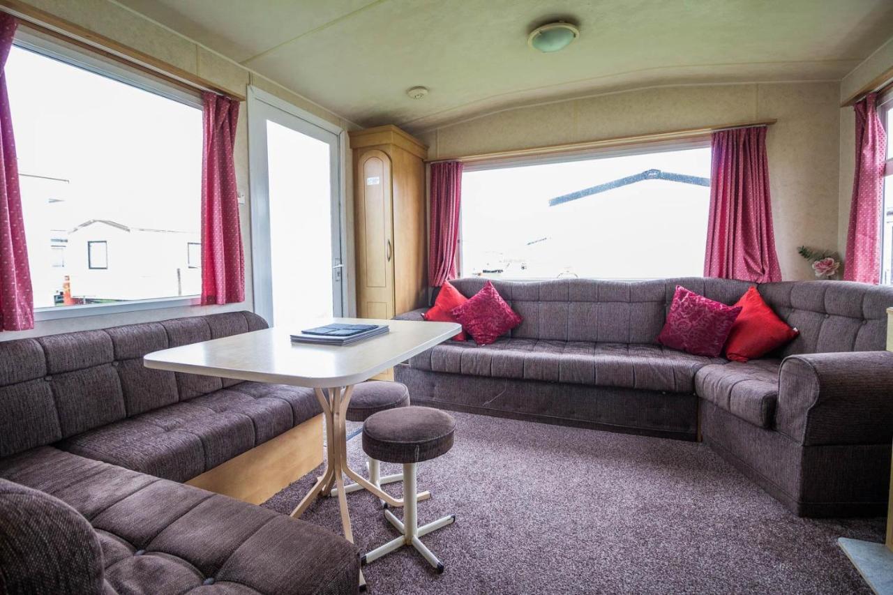 Hotel 6 Berth Caravan For Hire At Martello Beach Holiday Park In Essex Ref 29017Y Clacton-on-Sea Exterior foto